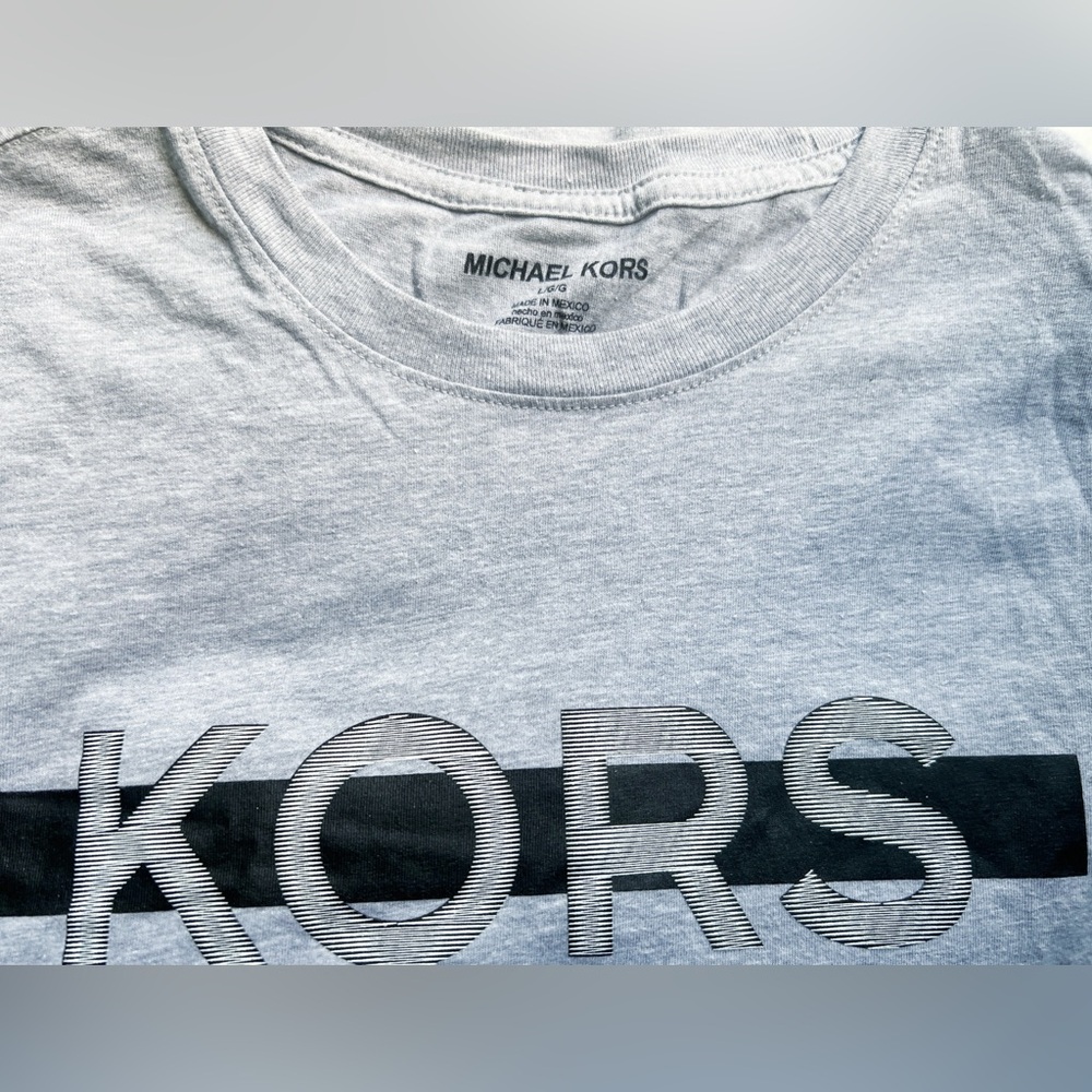 Michael Kors Men’s Heather Gray Crew Neck Graphic Logo T-Shirt | Size Large